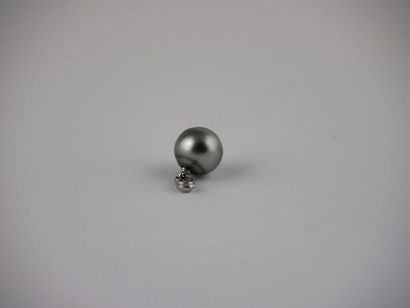 null PERLE de TAHITI
Pendentif monture en or blanc 18K
Diam. perle : 10,8 mm
Poids...