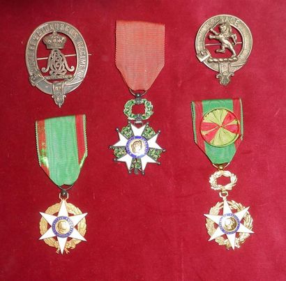 null DECORATIONS & INSIGNES. (5)
Médaille d'Officier de l'ordre de la Légion d'Honneur,...