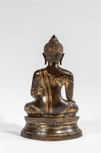 null CHINE XXème siècle
Boddhisattva en méditation en bronze à patine brune
Traces...