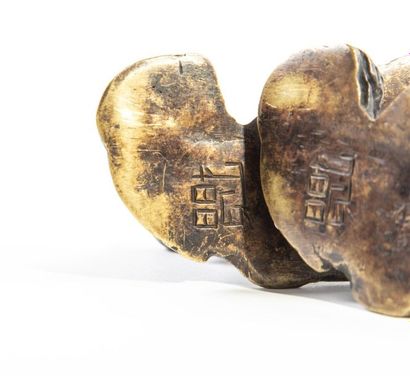 null CHINE XXème siècle
Paire de sujets en bronze à sujet de fumeur d'opium
Bronze...