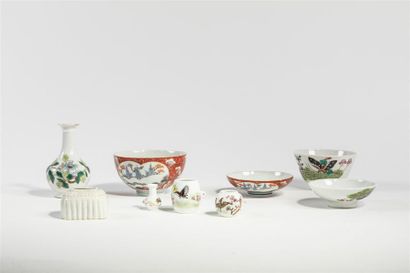 CHINE XXème siècle Lot de céramique à décor...