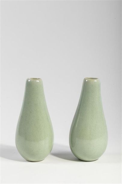 null CHINE XXème siècle
Paire de vases gourde en céramique craquelée vert céladon.
H...