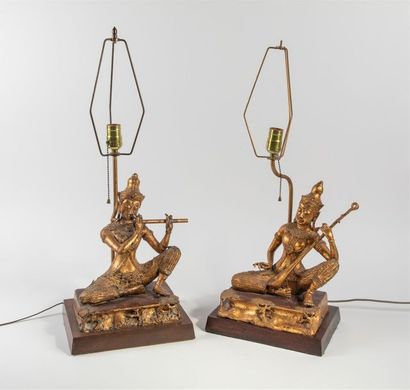 null THAILANDE XXème siècle
Paire de statuettes montées en lampe en métal doré figurant...