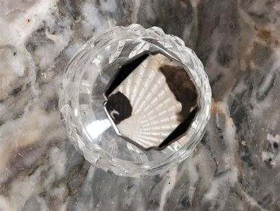  Partie de NÉCESSAIRE de TOILETTE en métal à décor géométrique, émaillé et cristal...