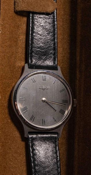 null LONGINES
Montre bracelet boîtier métal
Cadran chiffres romains.