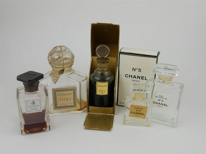 null Ensemble de flacons de parfum comprenant :
- Zibeline parfum Weil : Flacon cylindrique...