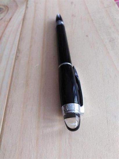 null MONTBLANC
Starwalker
Stylo plume, classique, plume moyenne or 14k, attributs...