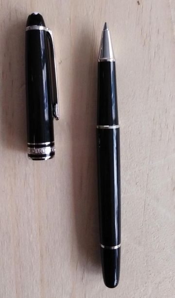 null MONTBLANC 
Meisterstück 
Roller, attributs palladium
Etat neuf 