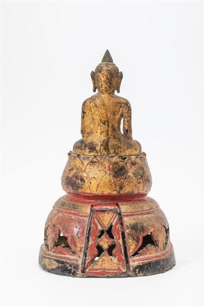null BIRMANIE XIXème siècle
Bouddha en position de la prise de la terre en témoin...