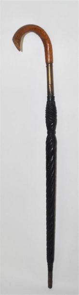 null Canne-briquet en bois sculpté à la façon d'un parapluie 
Longueur : 94 cm 