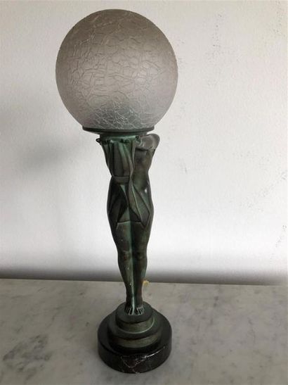 null Max LEVERRIER (1891 - 1973), d'après
La baigneuse ou Clarté, lampe en bronze...
