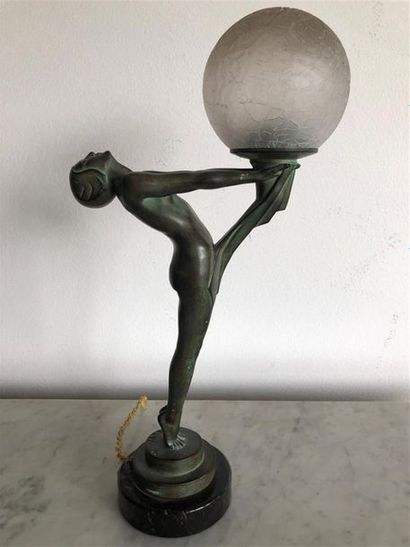 null Max LEVERRIER (1891 - 1973), d'après
La baigneuse ou Clarté, lampe en bronze...