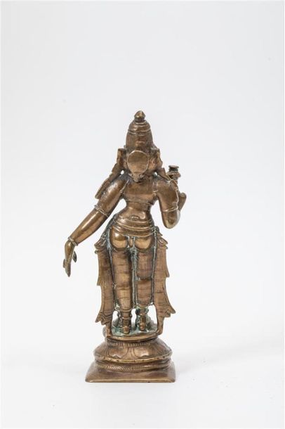  NEPAL - Moderne Deux statuettes en bronze, l'une doré représentant Tara asssise,...