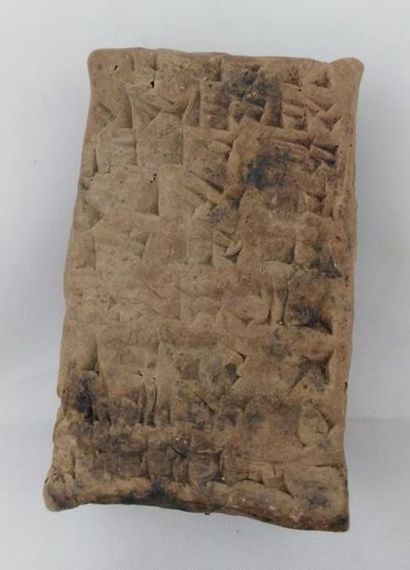 MESOPOTAMIE

Tablette gravée de signes cunéiformeset...