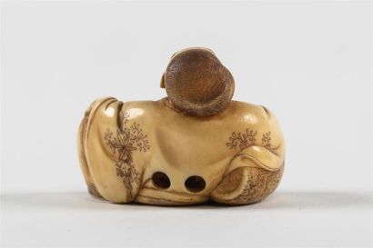 null JAPON - Epoque MEIJI (1868 - 1912)
Quatre petits okimono dans le style des netsuke...