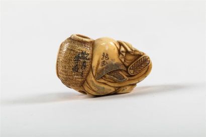 null JAPON - Epoque MEIJI (1868 - 1912)
Quatre petits okimono dans le style des netsuke...