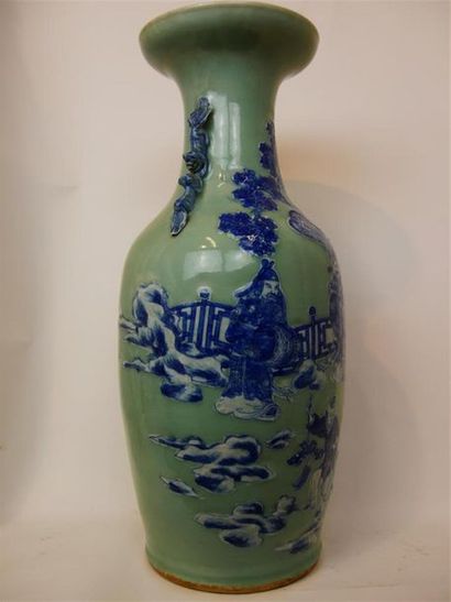 CHINE, X	IXème siècle Vase de forme balustre...