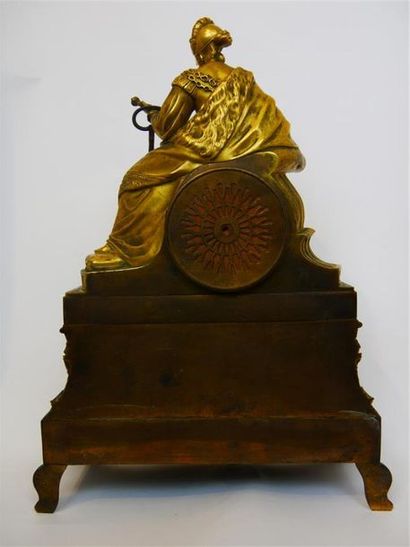null Pendule de cheminée en bronze doré représent l'allégorie du savoir
Signé Voynant-Duchochois...