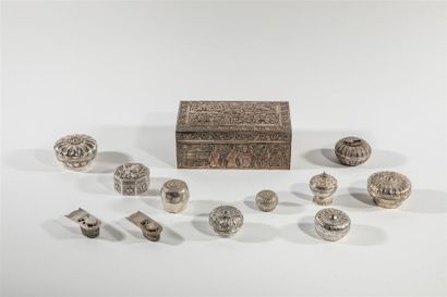null CHINE et thailande - XXe siècle
Ensemble de boîtes en argent et métal argenté,...