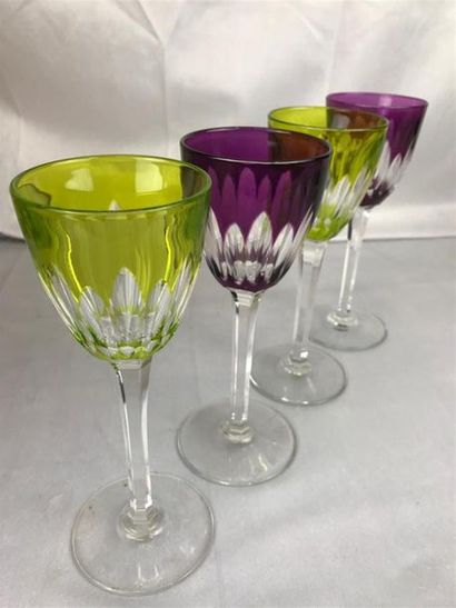  Baccarat 20 verres à vin du Rhin en cristal de couleur, 4 violets, 2 verts, 4 jaunes,...