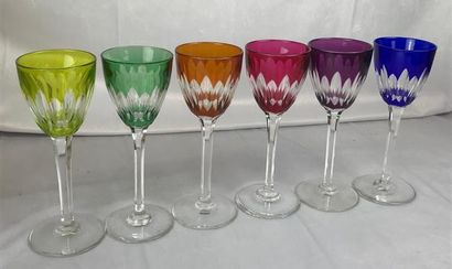  Baccarat 20 verres à vin du Rhin en cristal de couleur, 4 violets, 2 verts, 4 jaunes,...
