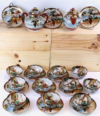JAPON : 
Service à thé en porcelaine à décor...