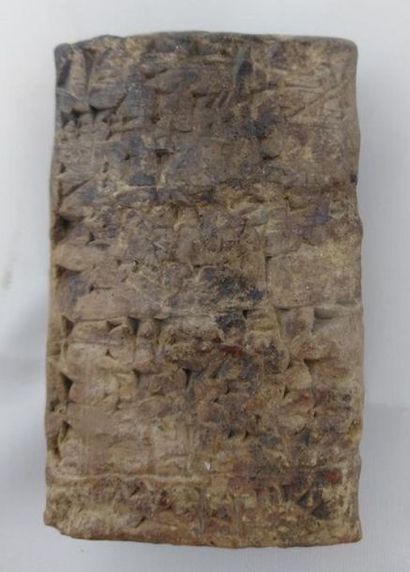  MESOPOTAMIE Tablette gravée de signes cunéiformes. Mésopotamie, Période paléo-babylonienne,...