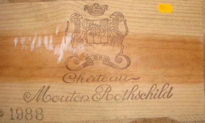null 12 Bouteilles CHATEAU MOUTON-ROTHSCHILD. PAUILLAC. 1988. (CB)