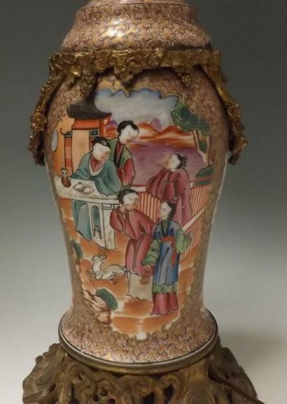 CHINE Lampe en céramique à décor de personnages dans des cartouches monture en bronze....