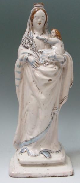 NEVERS Grande Vierge à l'enfant en faïence polychrome. XVIIIème siècle. H: 32,5 cm....