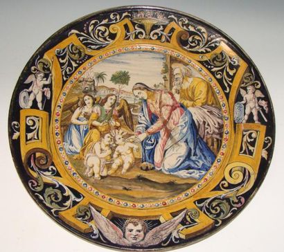ITALIE Plat circulaire en faïence polychrome: adoration de l'enfant Jesus sur fond...