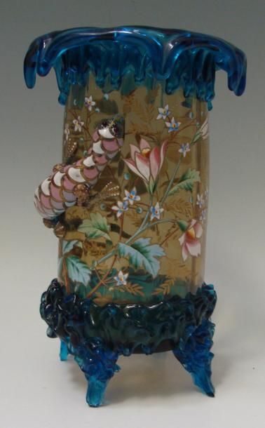 Auguste JEAN (dans le gout de) VASE en verre émaillé à décor polychrome de fleurs...