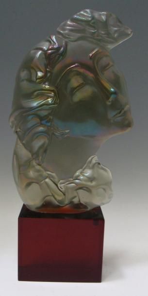 Loredano ROSIN (-1991) Visage féminin. Sculpture en verre irisé. Signé sur le socle....