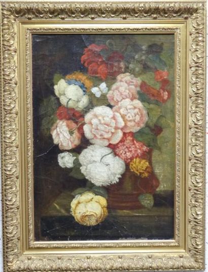 ECOLE FRANCAISE DU XIXème siècle Bouquet de fleurs. Huile sur toile. 57 x 39 cm (Usures...