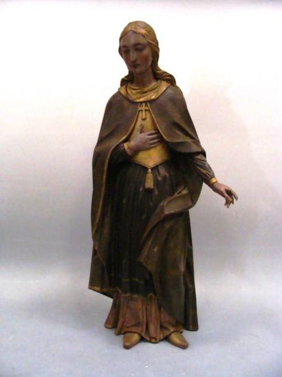 null STATUE en bois résineux sculpté, polychrome et doré; elle représente une Sainte...
