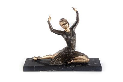 H.MOLINS H.MOLINS
Danse de ballet vers 1920
Régule polychromie dorée.
30 x 23 cm