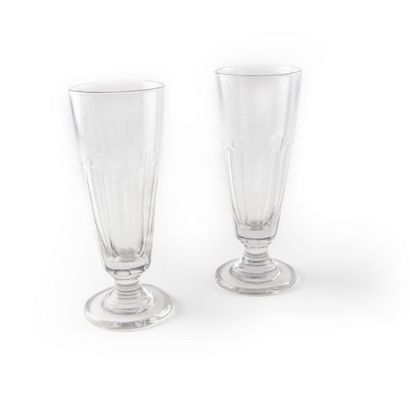 null Deux verres à absinthe sur pied 
Fin du XIXe - début XXe
H.: 21 cm
