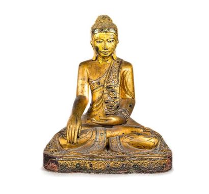 null Grand Bouddha Shakyamuni en bois laqué et doré à incrustations de tesselles...