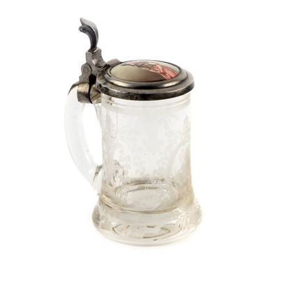null Chope à bière en cristal gravé ornée d'une miniature.

Epoque XIXe

H. : 12...