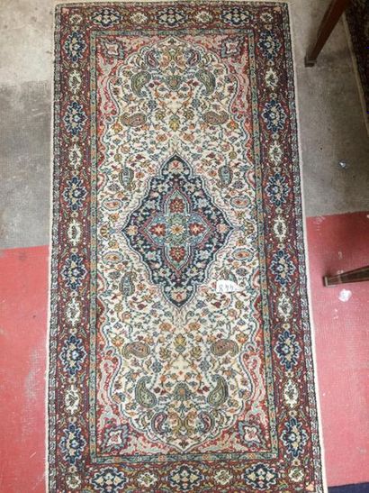 null Paire de tapis persans à motifs Boteh et floraux sur fond beige et bordure rouge

139...