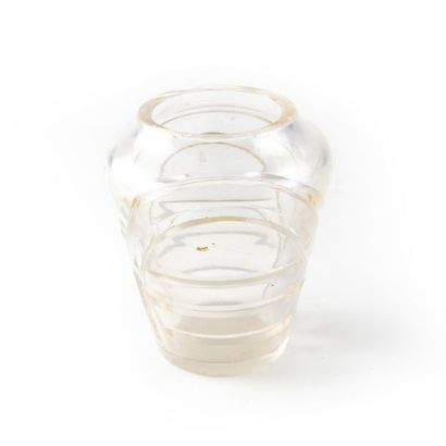 null Manufacture de SAINT LOUIS 
Petit vase de forme ovoïde en cristal taillé de...