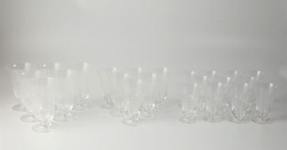 CRISTAL DE SEVRES CRISTAL DE SEVRES
Service de verres en cristal gravé à motif de...