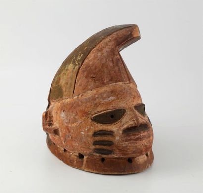 null YORUBA - NIGERIA
Masque heaume Gélédé en bois polychrome avec coiffe sur le...