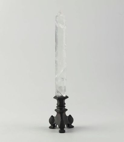 null Obélisque en cristal monté sur un socle en métal dans le style du XVIIe siècle
H....
