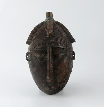 BAMBARA - MALI Masque anthropomorphe en bronze...