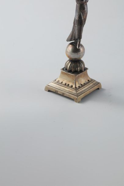Porte cure-dents Silver toothpick holder representing a woman carrying on her head...