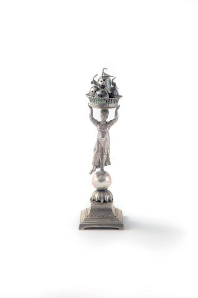 Porte cure-dents Silver toothpick holder representing a woman carrying on her head...