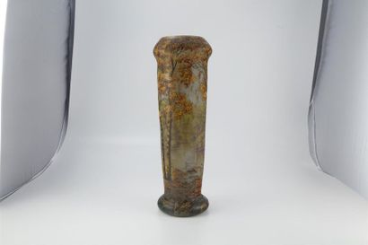 Antonin DAUM (1864-1930) Antonin DAUM (1864-1930)
Grand vase en verre multicouche...