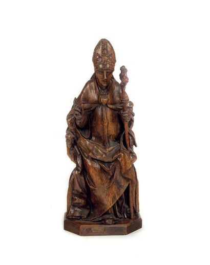 Statue monoxyle Monoxyl statue in patinated oak wood, carved in an almost round-humped...