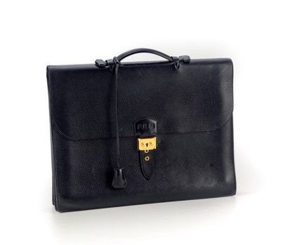 HERMES HERMES
Despatch bag in black Mysore leather. Monogrammed. Tinkerbell key
L....
